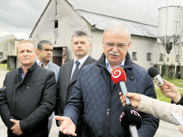 poľnohospodári, farma, mlieko