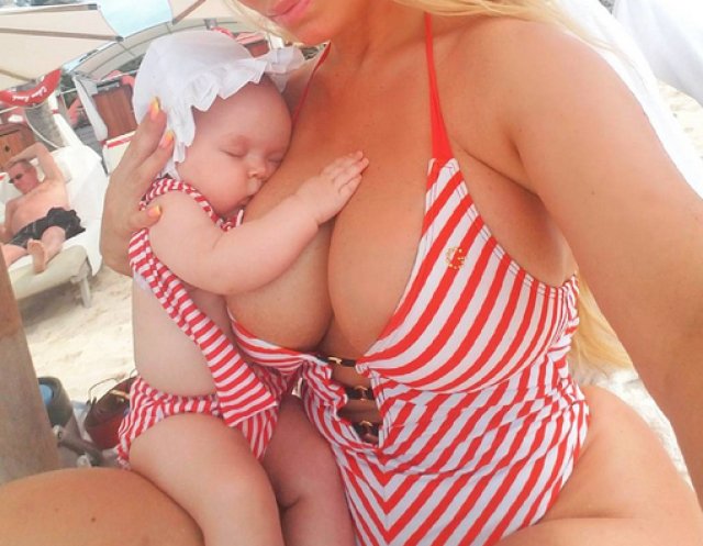 Modelka Coco Austin s dcérkou na Instagrame.