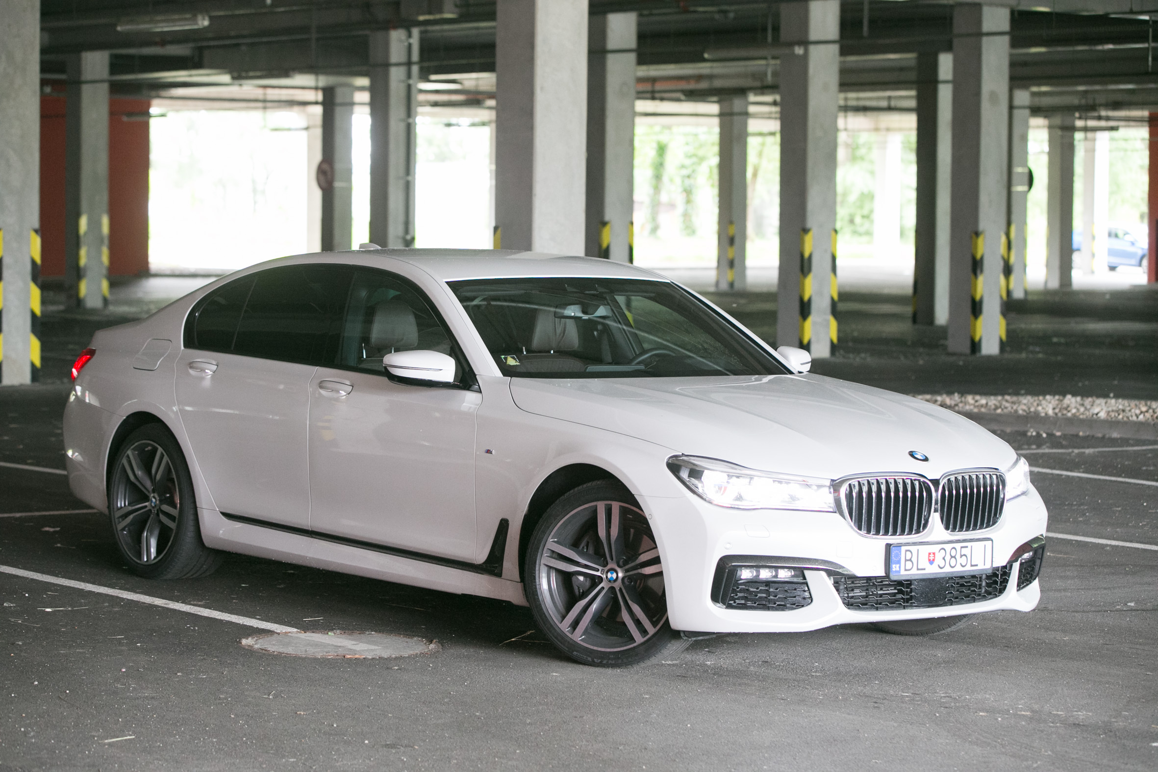 Robustné tvary radu 7 nie sú ochudobnené ani o dynamické línie.