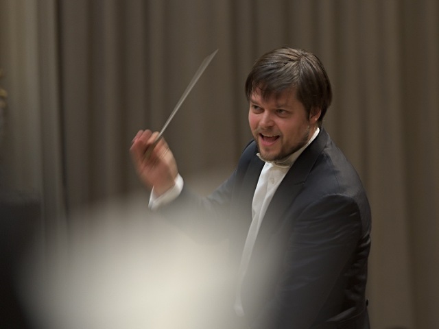 Dirigent Juraj Valčuha.