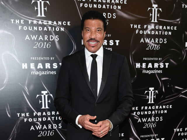 Spevák Lionel Richie.