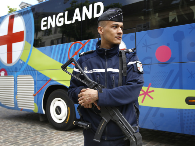 euro 2016, francúzsko, policajt,