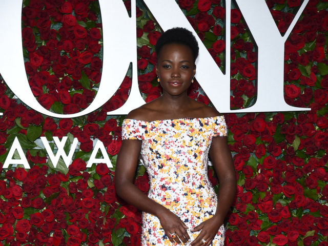 Herečka Lupita Nyong´o v šatách z dielne Hugo Boss. 
