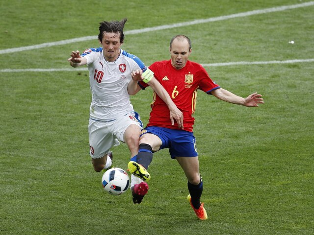 tomáš rosický, andreas iniesta, česko, španielsko,
