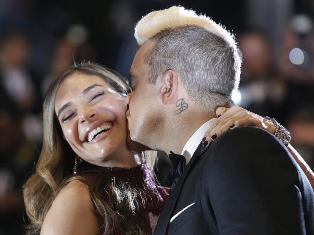 France Cannes The Sea of Trees Spevák Robbie Williams a jeho manželka Ayda Field.Carpet