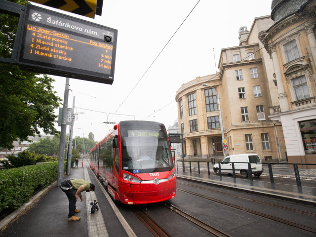 šafárikovo námestie, štúrova ulica, električka,