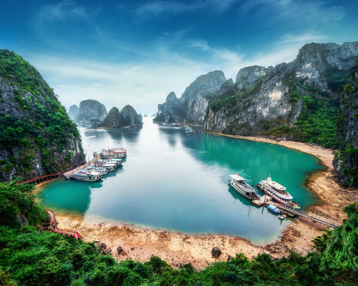 Vietnam, Hạ Long, Dračia zátoka, pláž, more, lode, pobrežie, dovolenka, cestovanie,