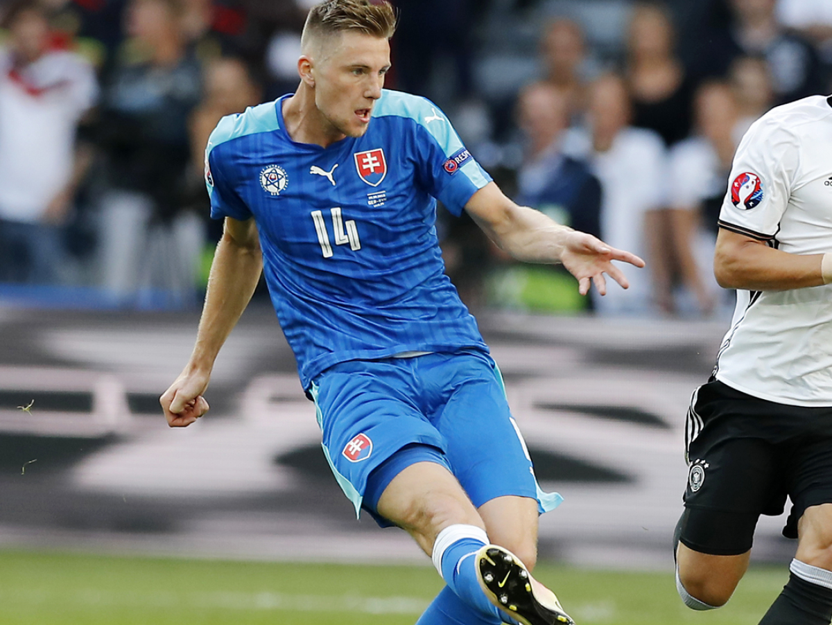 Milan Škriniar, Mesut Özil