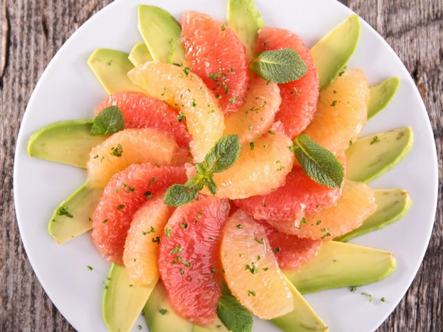grapefruit, avokádo