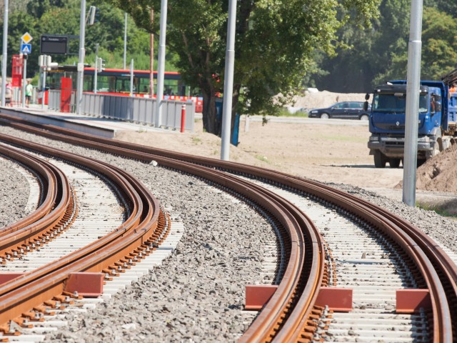 petržalka, električka, koľajnice, krivé koľajnice,