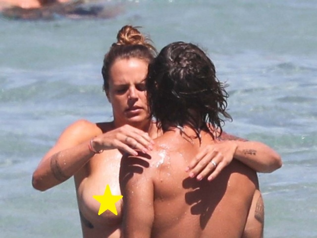Plavkyňa Laure Manaudou si užívala dovolenku na Korzike s priateľom Jeremym Frerotom. 