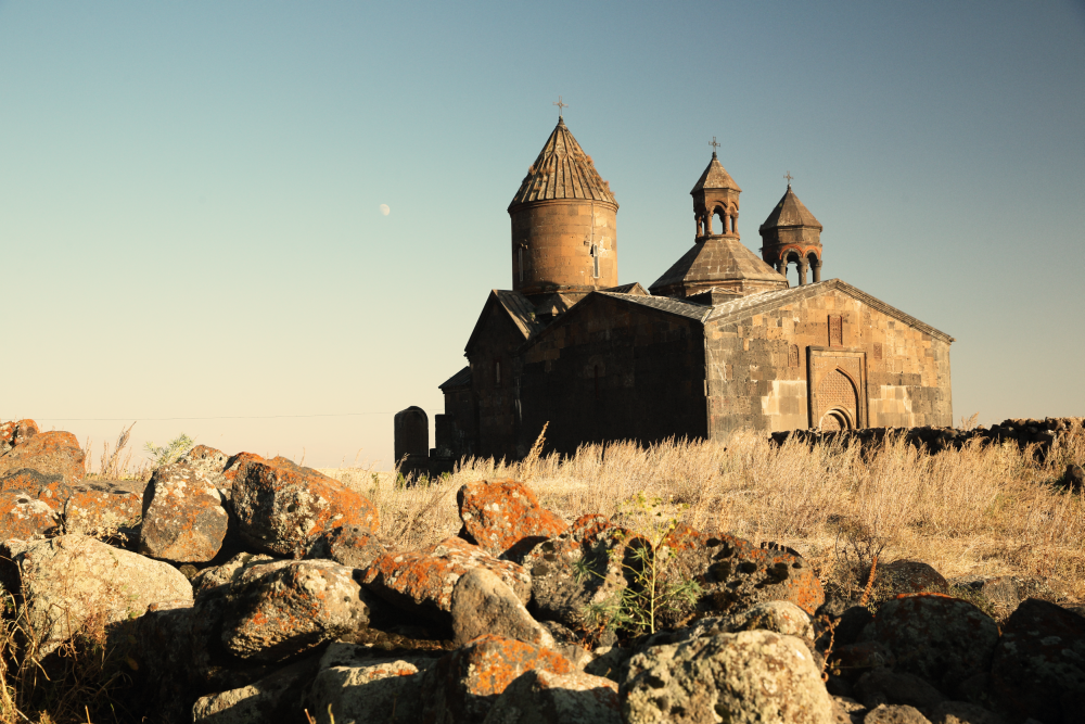 Krajina stoviek kostolov - aj to je Arménsko. Zdroj: Yerevan Brandy Company