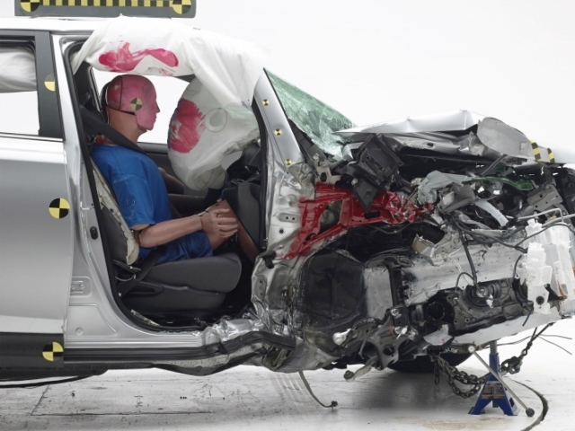 IIHS 2016 - pozmenené crashtesty