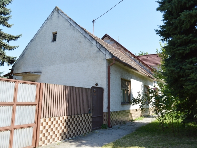 Cífer, týranie detí, dom