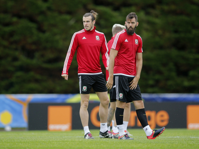 Gareth Bale, Joe Ledley