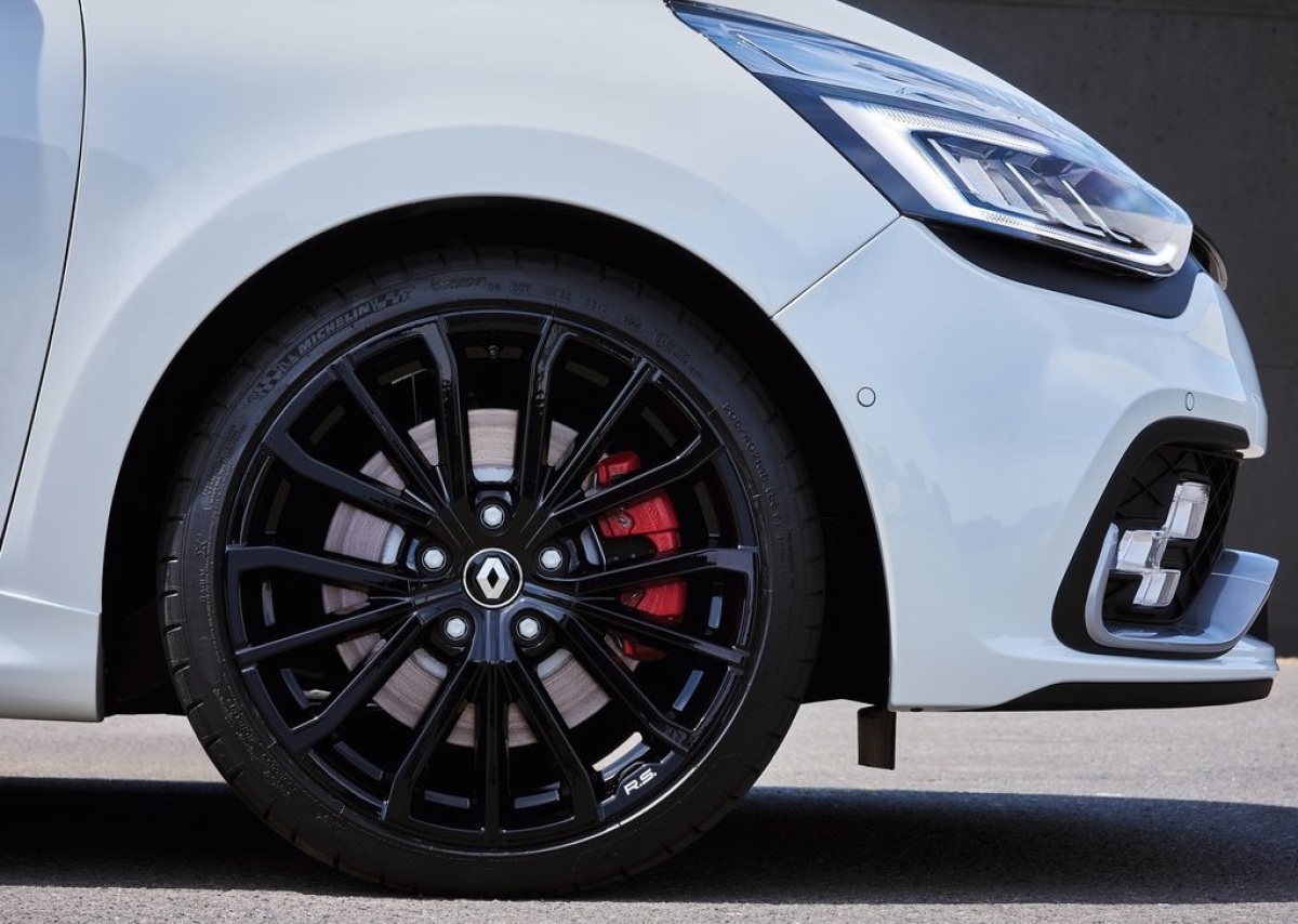 Renault-Clio RS-2017-1024-0a