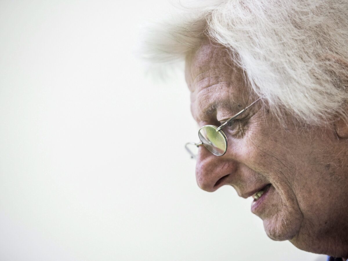 Péter Esterházy zomrel vo veku 66 rokov.
