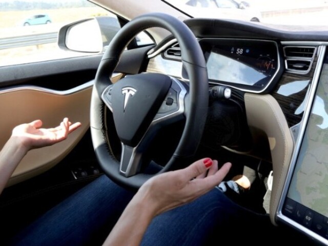 Tesla - autopilot