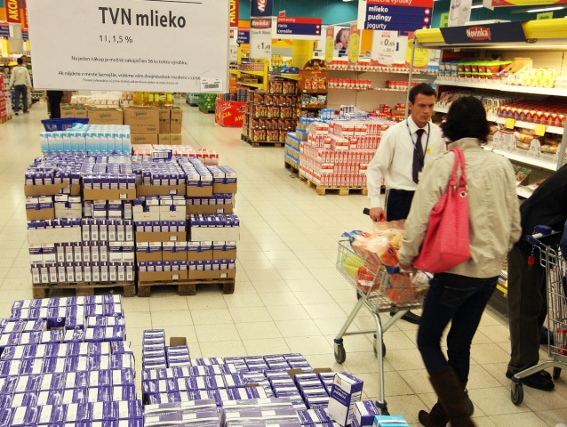 mlieko, obchod, supermarket, nákup,