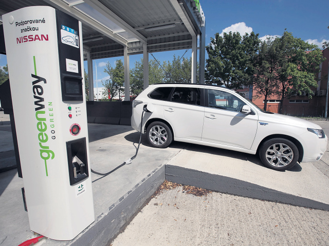 elektromobil, nabíjanie, nabíjacia stanica, nisan