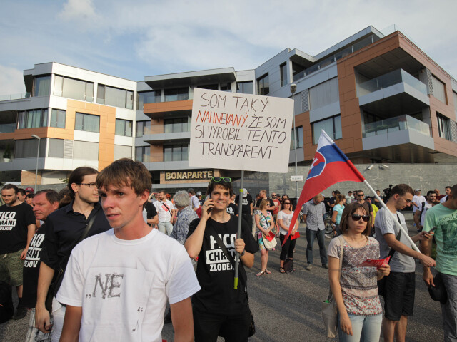 protest miting Bonaparte kauza Basternak