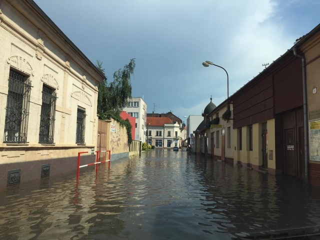 komárno, zaplavené komárno, búrka, prívalové dažde, prívalová povodeň,