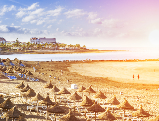 Tenerife, pláž, more, leto, dovolenka, cestovanie, slnečníky, rezort, Playa de Las Americas, Kanárske ostrovy