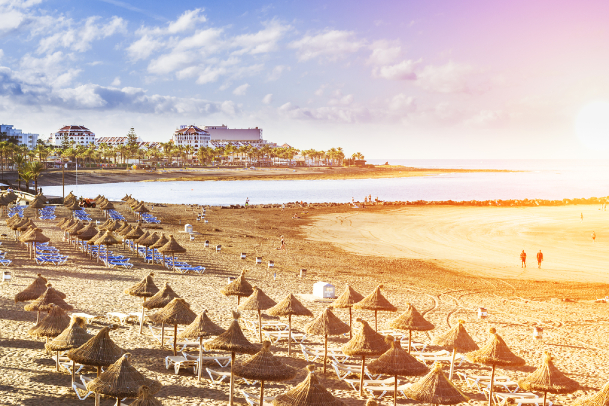 Tenerife, pláž, more, leto, dovolenka, cestovanie, slnečníky, rezort, Playa de Las Americas, Kanárske ostrovy
