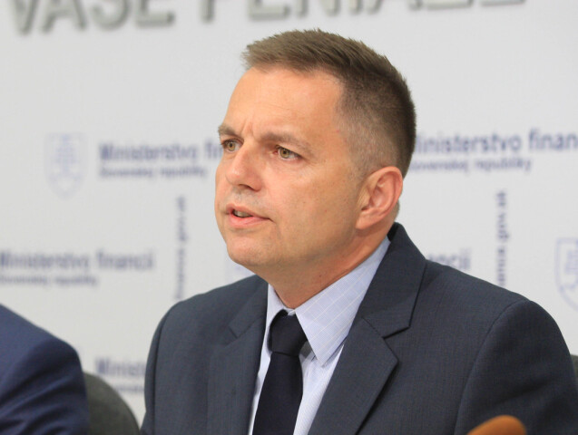 peter kažimír, minister financií