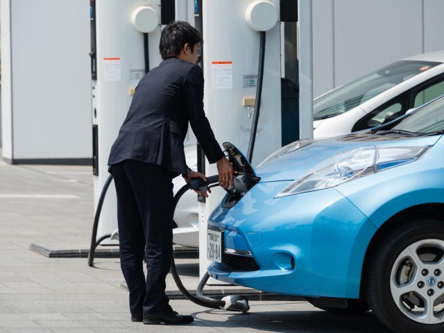automobil, elektromobil, tankovanie, alternatívny pohon