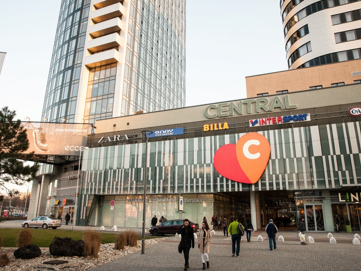 Bratislava, central, nákupné centrum, investori