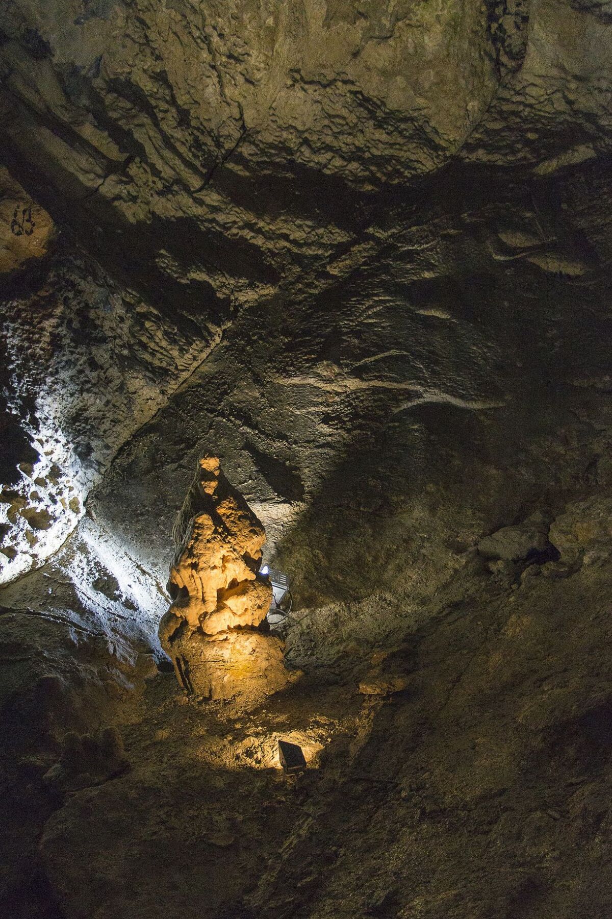 Belianska jaskyňa, kvaple, stalagmity, stalaktity, stalagnáty