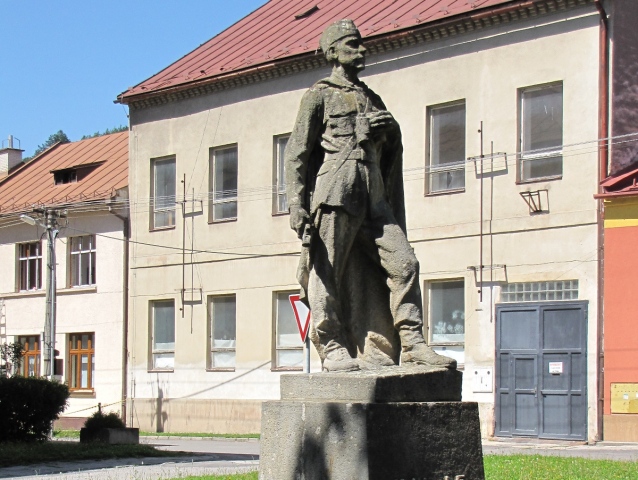 Slovenska Lupca, pamatnik, socha