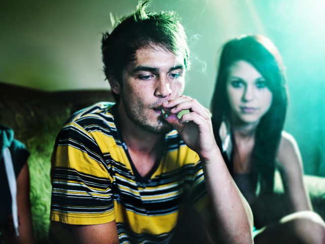 cigarety, drogy, marihuana