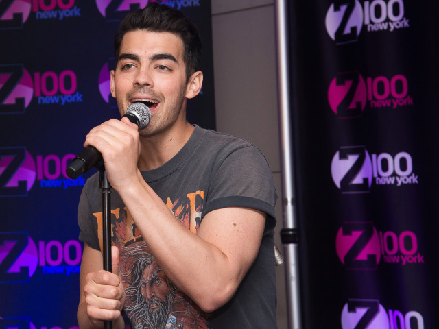 DNCE Visit the Empire State Building