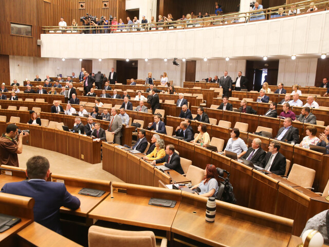parlament, odvolavanie Fica, rokovacia sala