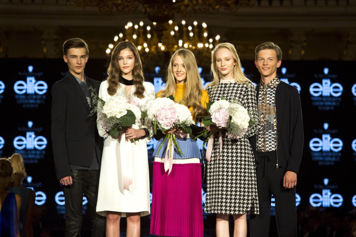 Zľava: Víťazi Jakub Čeřovský, Jana Tvrdíková, Alina Dementieva, Alica Niedelská a Róbert Haborák. 