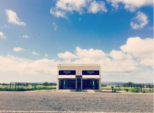NEPOUZIVAT, Prada Mafra, instagram