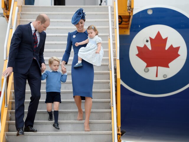 Britský princ William, jeho manželka - vojvodkyňa Kate a ich deti - princezná Charlotte a princ George 