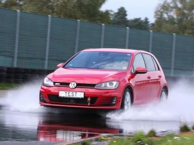 ADAC - test pneumatík zima 2016