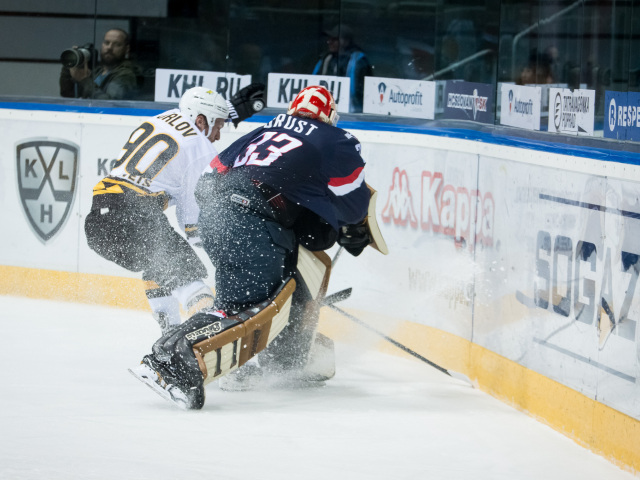 Barry Brust, Jevgenij Orlov