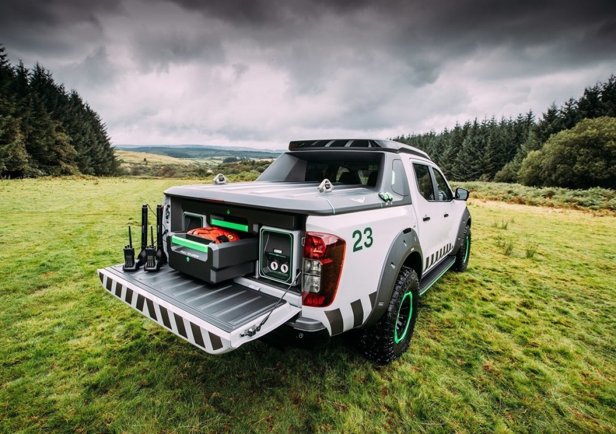 Nissan-Navara En Guard Concept-2016-1024-0a