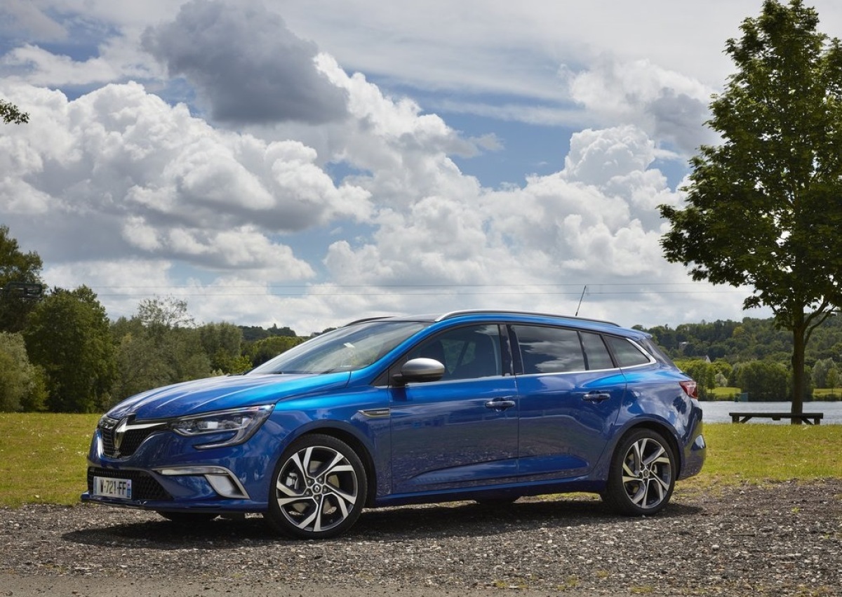 Renault-Megane Estate-2017-1024-02