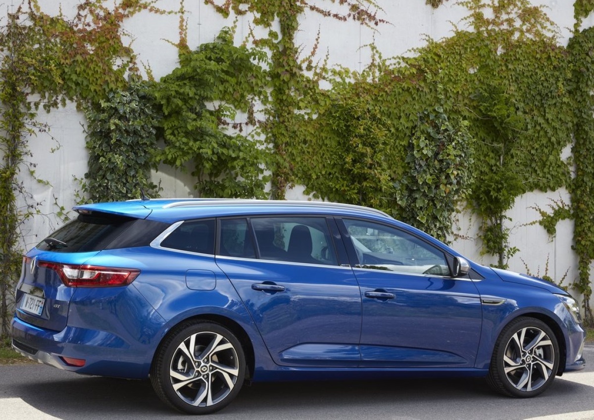 Renault-Megane Estate-2017-1024-0f