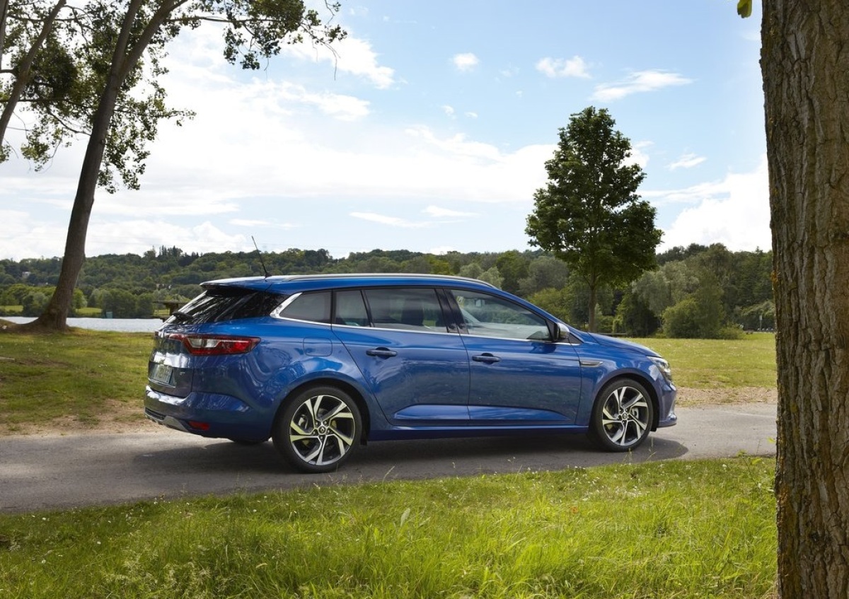 Renault-Megane Estate-2017-1024-10