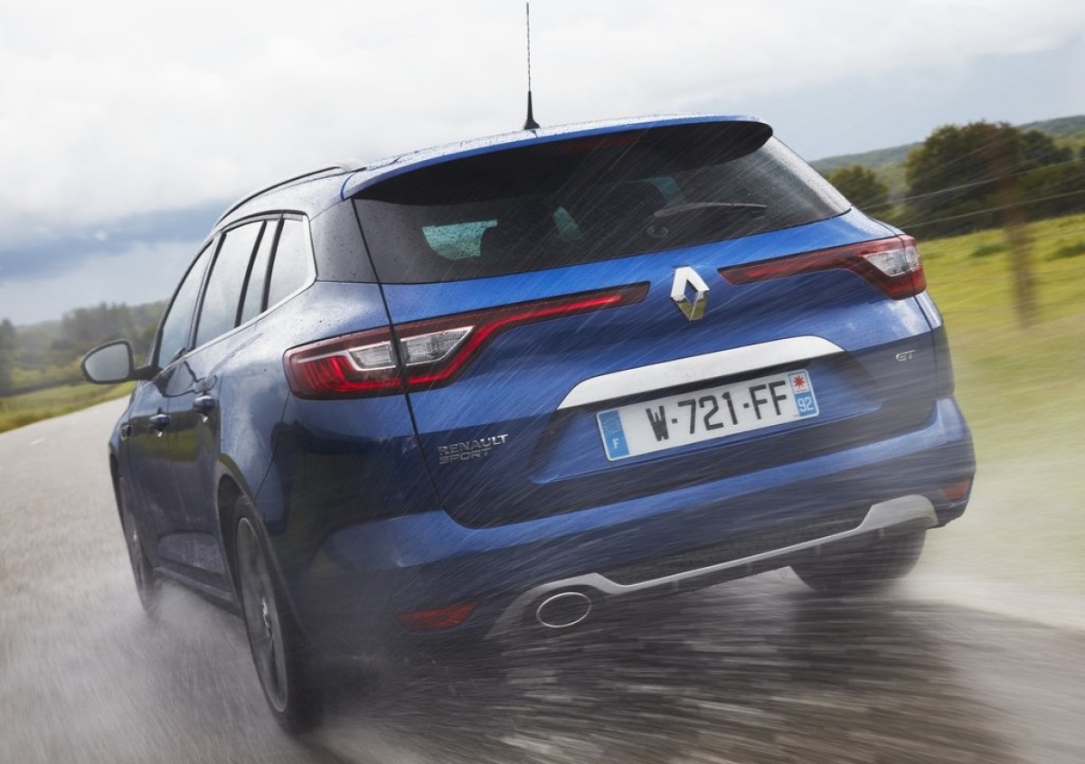 Renault-Megane Estate-2017-1024-1a