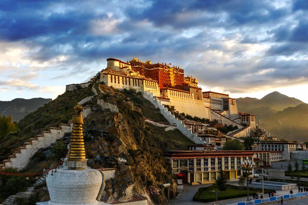 Palác Potala, Lhasa, Tibet, Čína, Červený pahorok, dalajláma, UNESCO, Potála