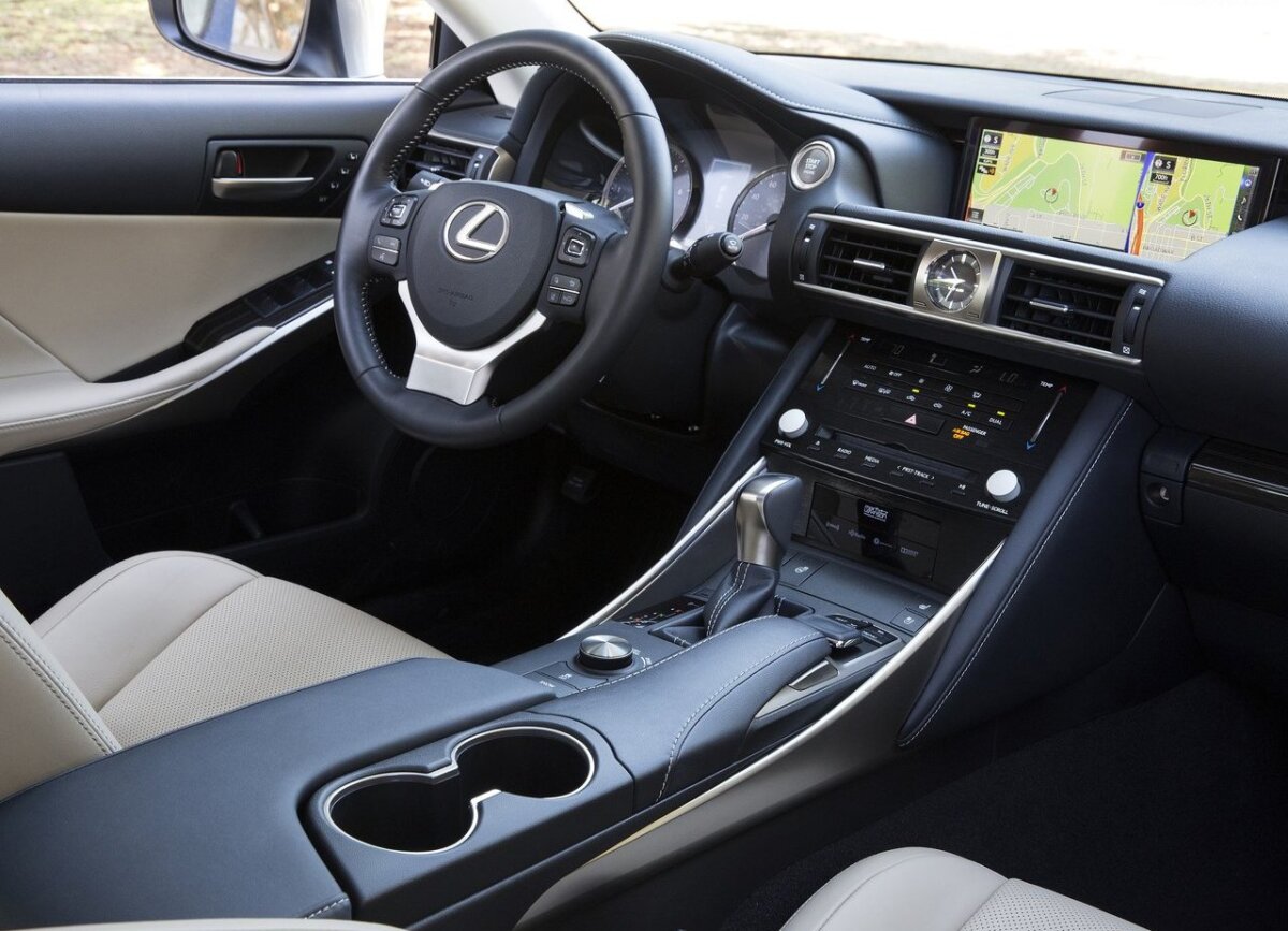 Lexus IS - 2016