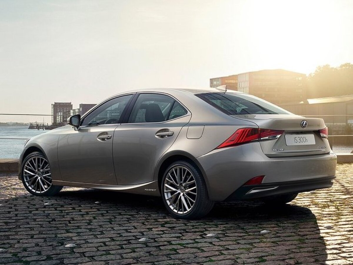 Lexus IS - 2016