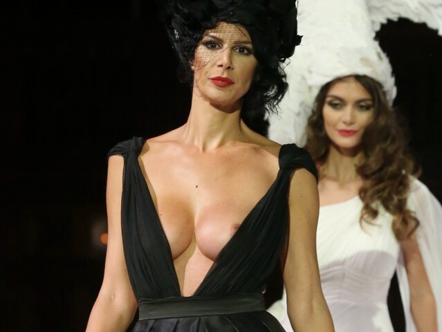 Modelka a podnikateľka Zuzana Šutjaková na prehliadke v Prahe.